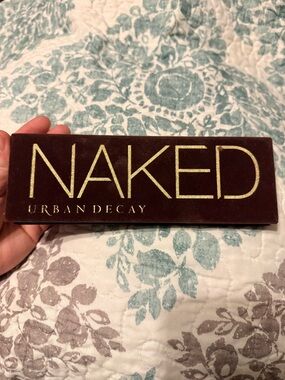 Urban Decay Velvet Eyeshadow Palette in Brown with Gold Logo - Rerelease